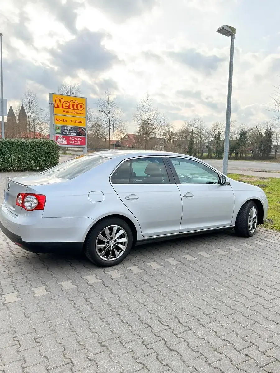 Usata VW Jetta 140 CV (102 kW) 2006 Grigio Berlina