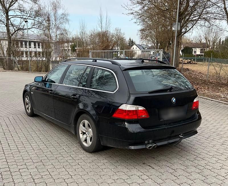 Gebraucht BMW 525 197 PS (144 kW) 2007 Schwarz Kombi
