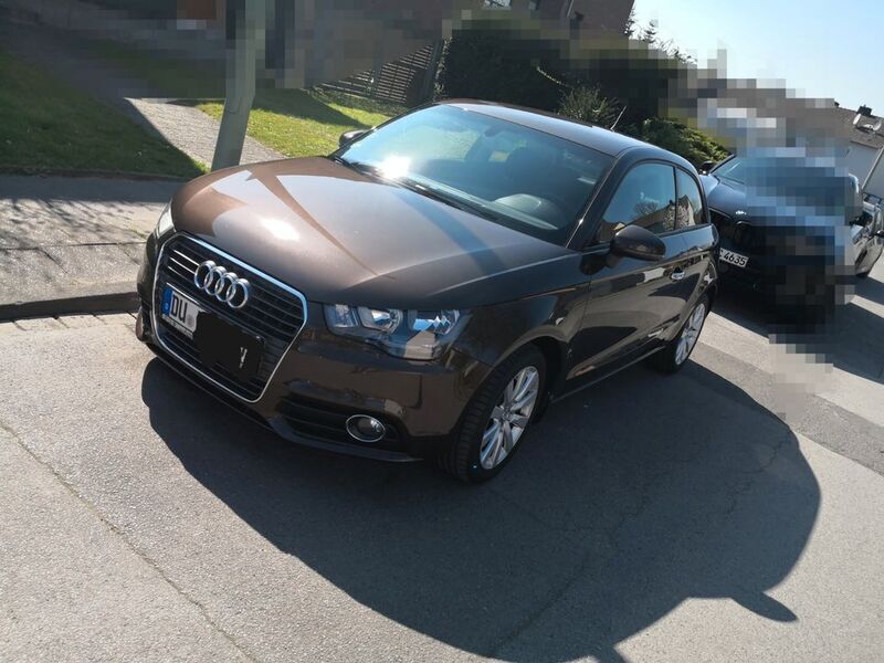 Braun Gebraucht 2011 Audi A1 Ambition Kleinwagen | 14.300 € - Bild 1/4