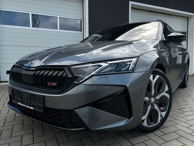 Grau Gebraucht 2024 Skoda Octavia RS Kombi | 39.950 € (Fairer Preis) - Bild 1/4