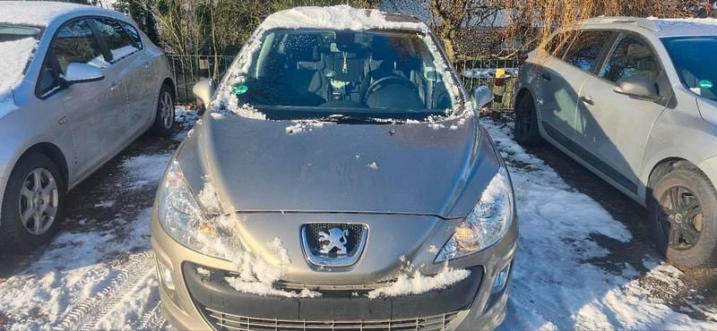 Grau Gebraucht 2010 Peugeot 308 Limousine | 2.300 € (Fairer Preis) - Bild 1/4