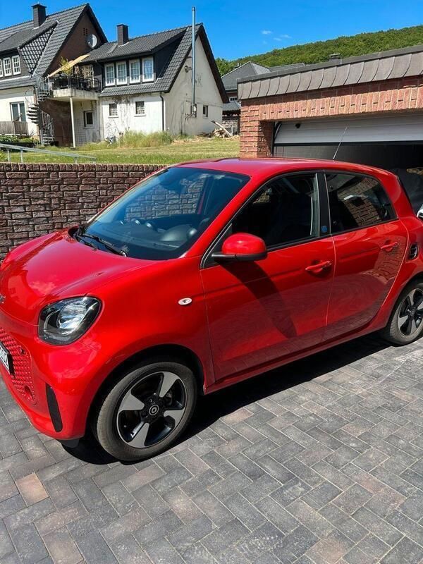 Rot Gebraucht 2021 Smart ForFour Electric Drive Kleinwagen | 9.850 € (Fairer Preis) - Bild 1/4
