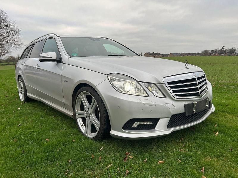 Silber Gebraucht 2009 Mercedes E350 Avantgarde Kombi | 9.700 € (Fairer Preis) - Bild 1/4