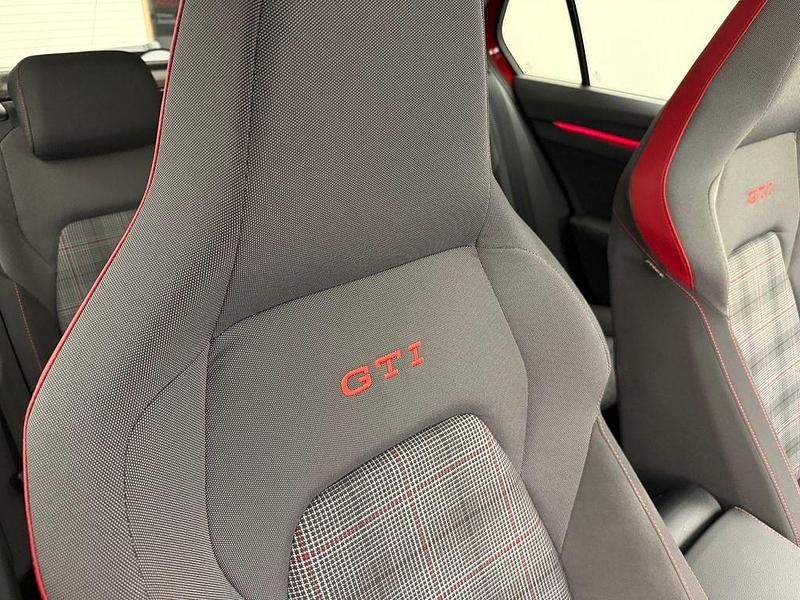 Gebraucht VW Golf VIII GTI 265 PS (194 kW) 2024 Rot Limousine