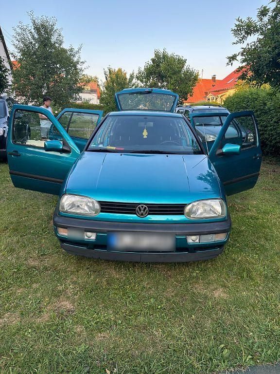 Grün Gebraucht 1993 VW Golf III Limousine | 2.650 € - Bild 1/4