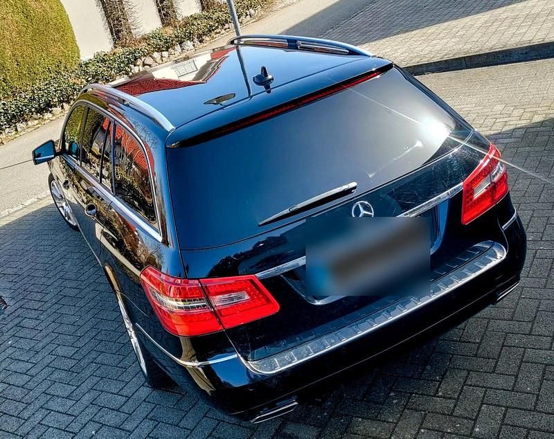 Gebraucht Mercedes E250 Avantgarde 204 PS (150 kW) 2012 Schwarz Kombi