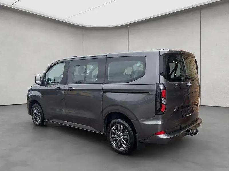 Gebraucht Ford Tourneo Titanium 150 PS (110 kW) 2024 Grau Kombi