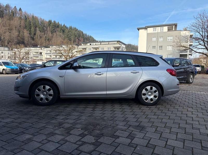 Gebraucht Opel Astra Edition 101 PS (74 kW) 2012 Argon silber/ice silver (m2) Kombi