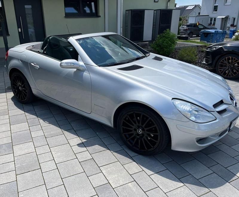 Silber Gebraucht 2005 Mercedes SLK200 Cabrio | 8.900 € (Etwas zu teuer) - Bild 1/4