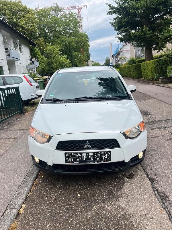 Weiß Gebraucht 2013 Mitsubishi Colt Kleinwagen | 2.799 € (Fairer Preis) - Bild 1/4