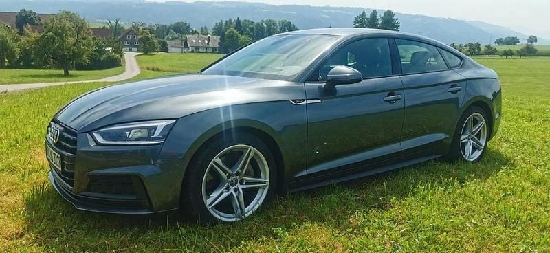 Grau Gebraucht 2018 Audi A5 Sportback S-Line Limousine | 24.750 € (Superpreis) - Bild 1/3