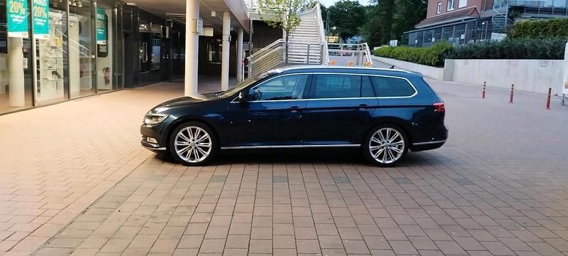 Blau Gebraucht 2015 VW Passat Kombi | 14.250 € (Guter Preis) - Bild 1/4