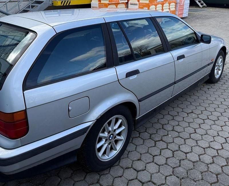 Gebraucht BMW 316 Basis 102 PS (75 kW) 1998 Silber Kombi