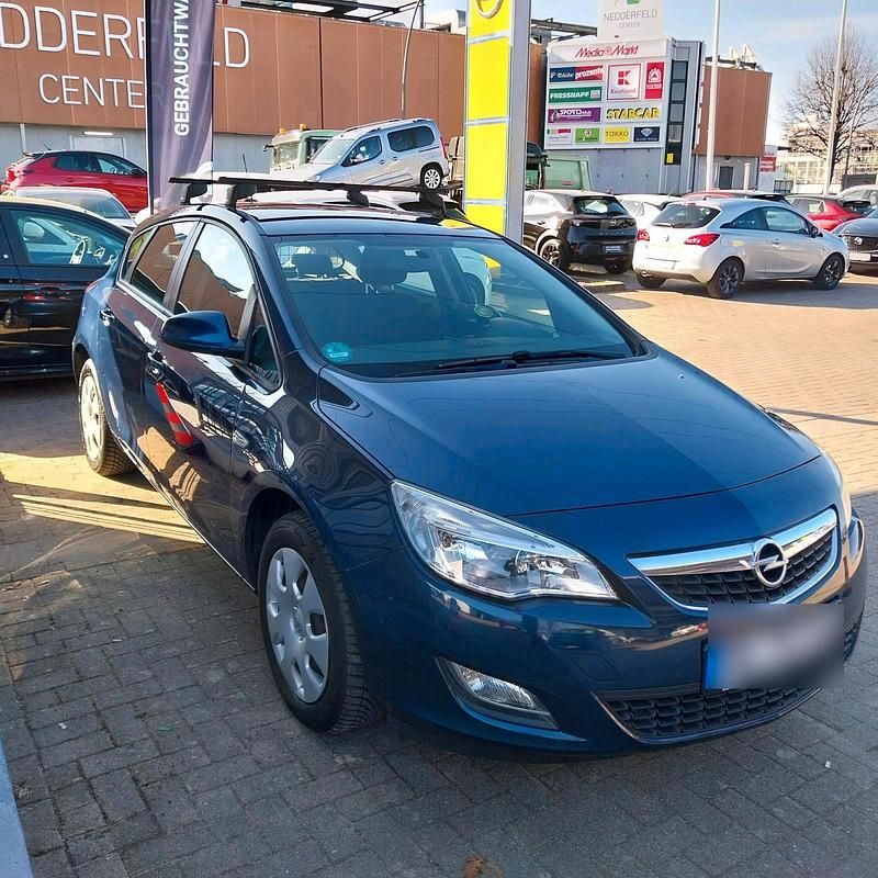 Usata Opel Astra 100 CV (73 kW) 2012 Blu Utilitaria