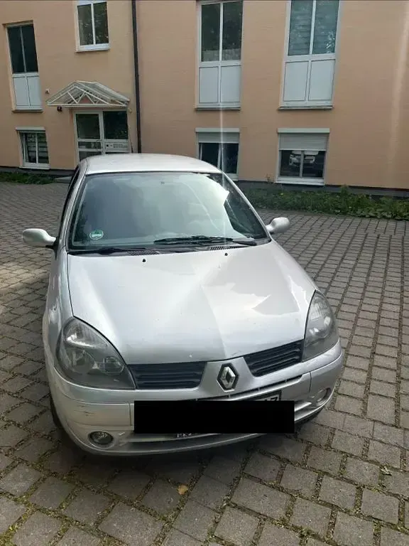Używany Renault Clio II 75 KM (55 kW) 2006 Srebrny Sedan/Limuzyna