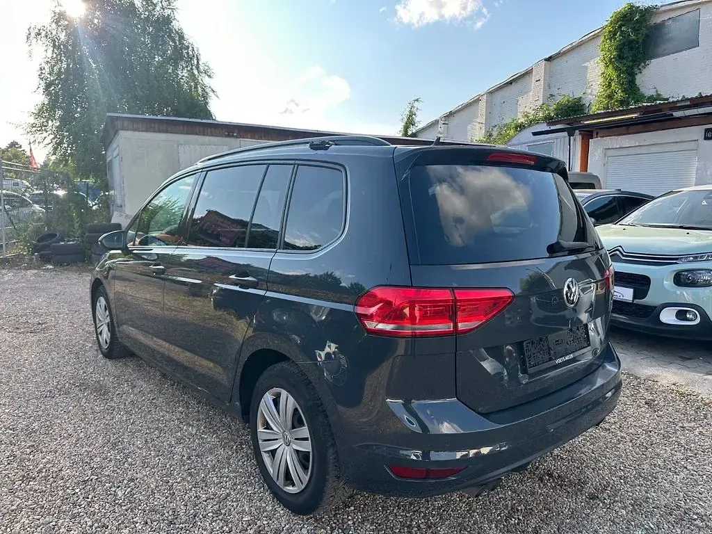 Gebraucht VW Touran Comfortline 150 PS (110 kW) 2017 Grau Van / Kleinbus