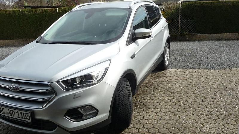 Gebraucht Ford Kuga Titanium 150 PS (110 kW) 2019 Grau SUV