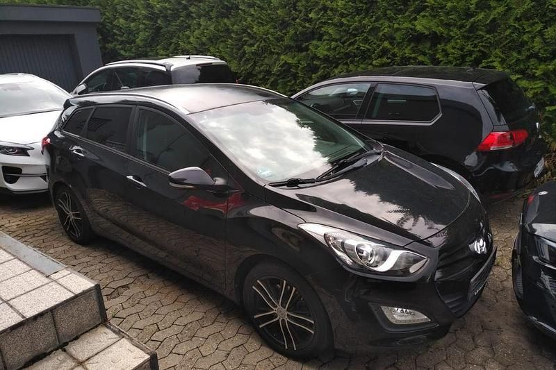 Phantom black (metallic) Gebraucht 2014 Hyundai i30 Trend Kombi | 7.970 € (Fairer Preis) - Bild 1/1