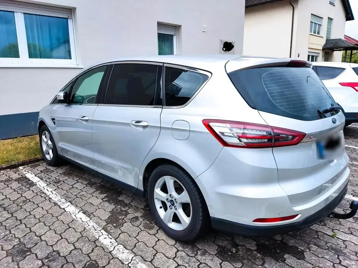 Gebraucht Ford S-MAX Titanium 150 PS (110 kW) 2015 Silber Van / Kleinbus