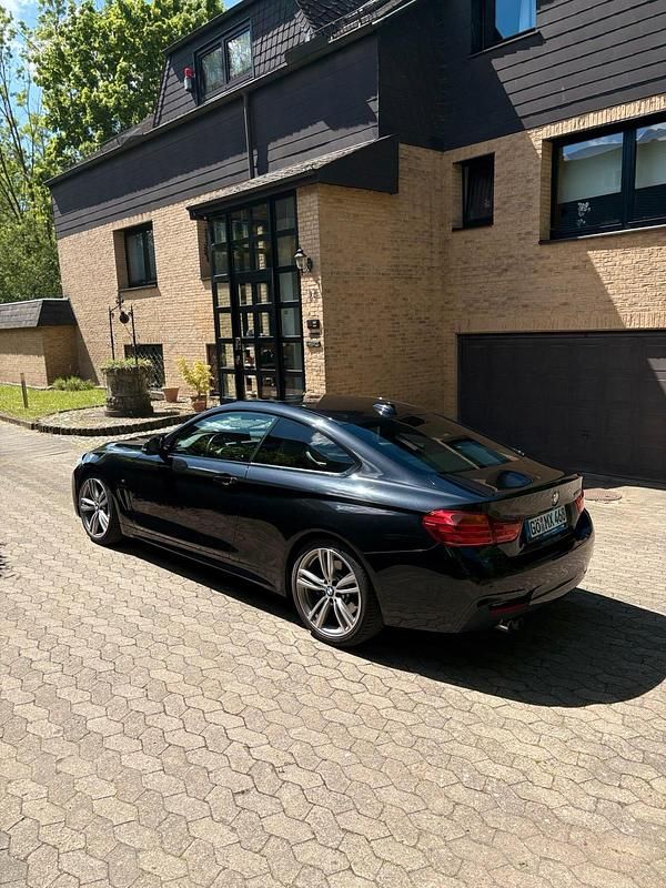 Schwarz Gebraucht 2015 BMW 430 M Sport Coupé | 22.349 € (Fairer Preis) - Bild 1/4