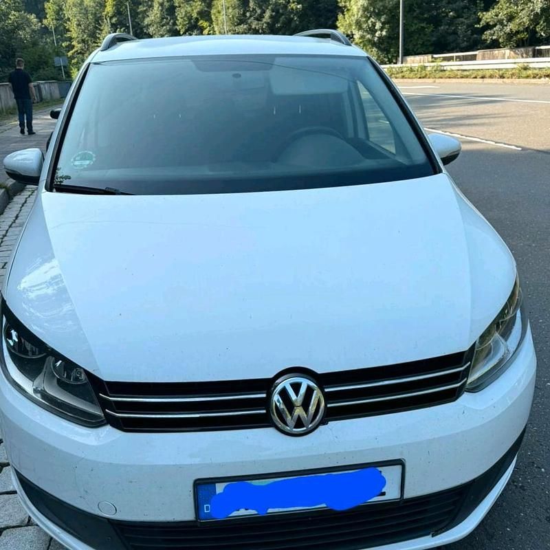 Weiß Gebraucht 2011 VW Touran Van / Kleinbus | 5.000 € (Fairer Preis) - Bild 1/4