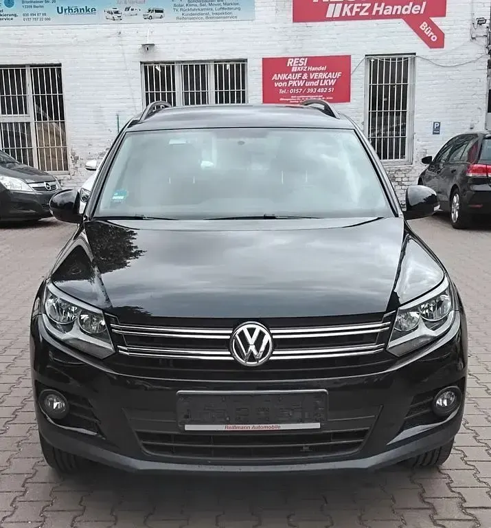 Gebraucht VW Tiguan Trendline 122 PS (89 kW) 2012 Schwarz SUV