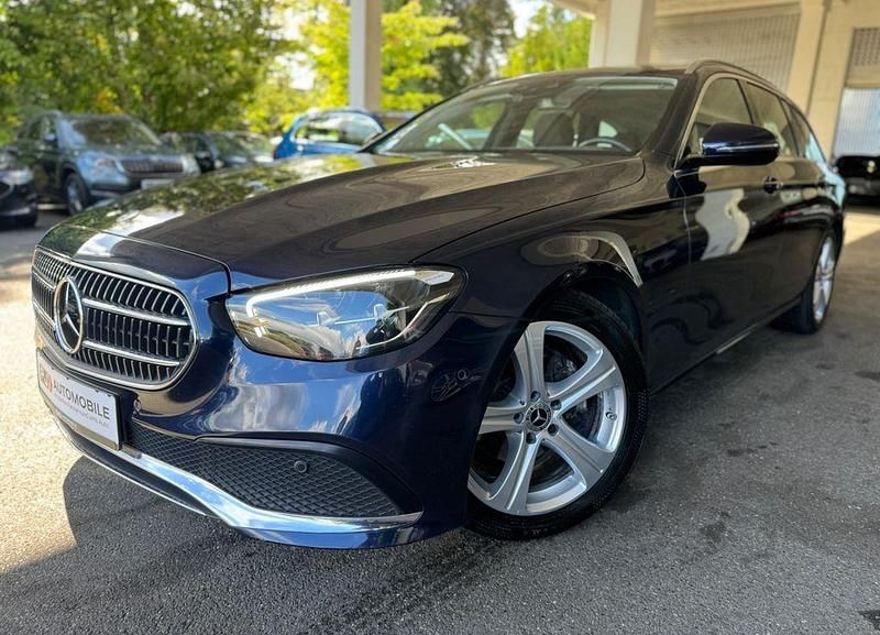 Blau Gebraucht 2021 Mercedes E220 Avantgarde Kombi | 25.899 € (Superpreis) - Bild 1/4