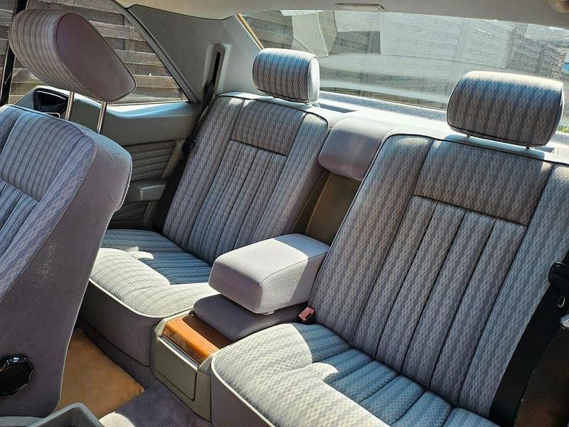 Gebraucht Mercedes 230 132 PS (97 kW) 1989 Grau Coupé