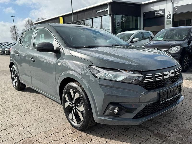 Gebraucht Dacia Sandero Expression 91 PS (66 kW) 2025 Grau Limousine