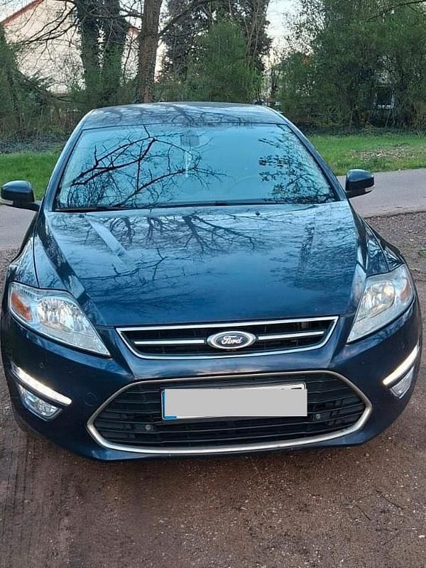 Gebraucht Ford Mondeo 163 PS (119 kW) 2013 Blau Limousine