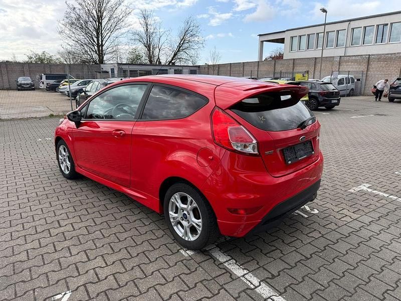 Gebraucht Ford Fiesta SYNC Edition 65 PS (47 kW) 2013 Rot Kleinwagen