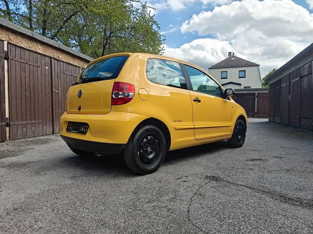 Usado VW Fox Refresh 54 CV (39 kW) 2010 Amarillo Utilitario