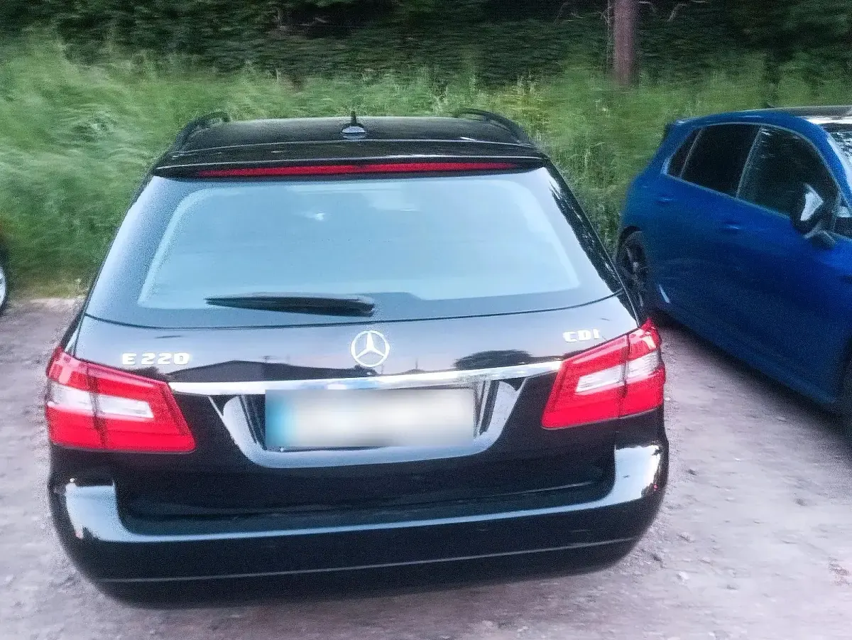 Używany Mercedes E220 170 KM (125 kW) 2011 Czarny Kombi