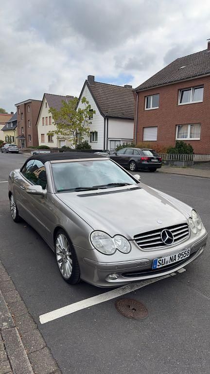 Grau Gebraucht 2005 Mercedes CLK200 Avantgarde Cabrio | 5.490 € (Fairer Preis) - Bild 1/4