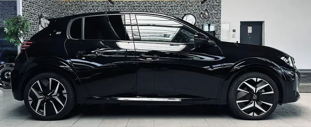 Gebraucht Peugeot e-208 GTi 114 kW (156 PS) 2024 Lackierung schwarz perla nera/ Kleinwagen
