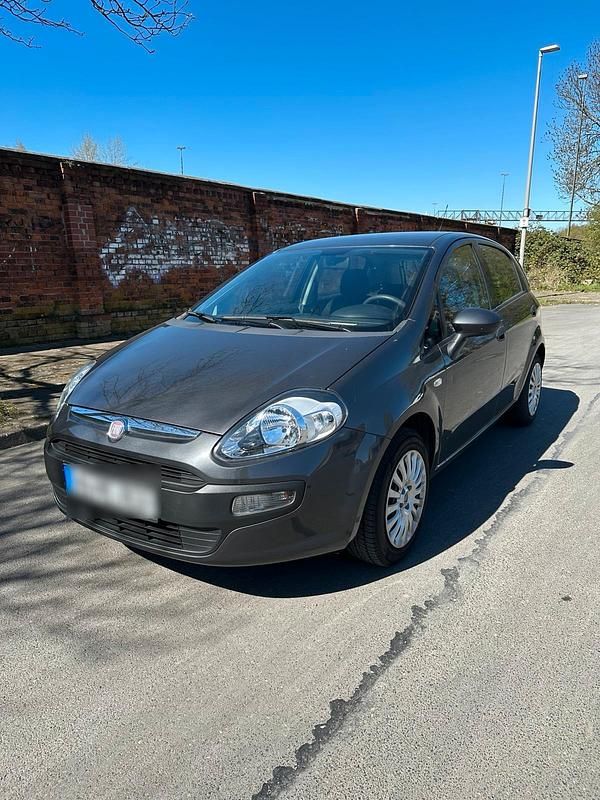 Grau Gebraucht 2011 Fiat Punto Evo Kleinwagen | 2.700 € (Fairer Preis) - Bild 1/4
