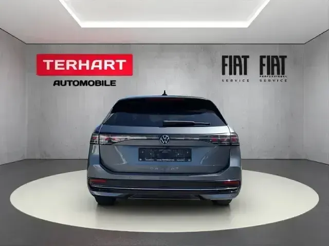 Gebraucht VW Passat Elegance 150 PS (110 kW) 2025 Schwarz Kombi