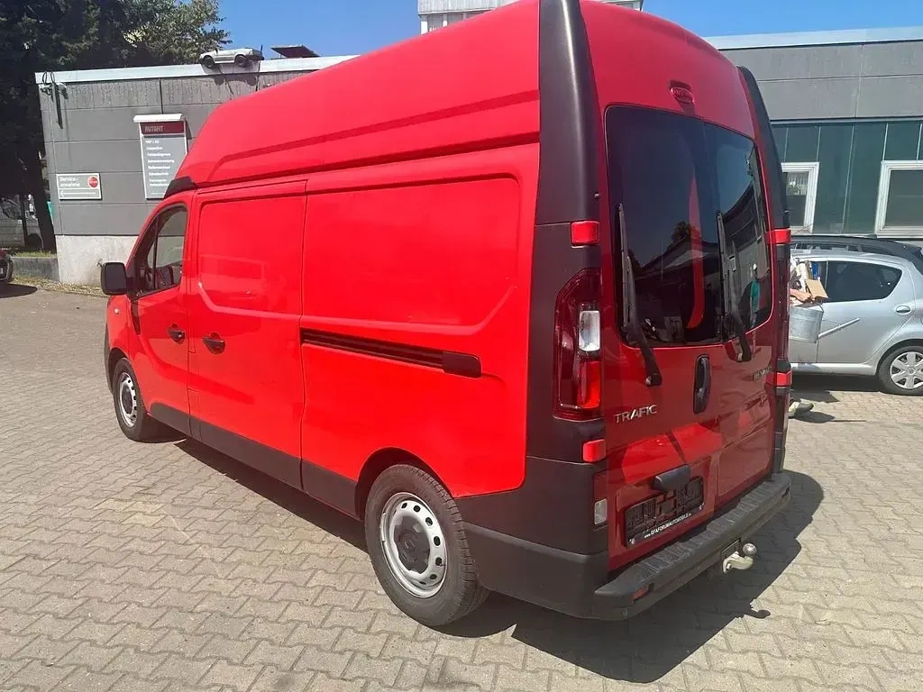 Gebraucht Renault Trafic Komfort 145 PS (106 kW) 2021 Rot Van / Kleinbus