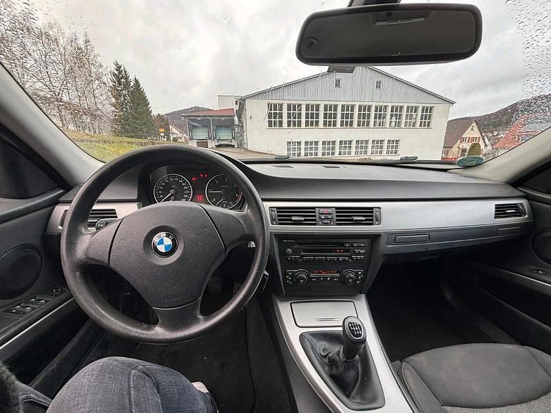Gebraucht BMW 320 163 PS (119 kW) 2006 Grau Kombi