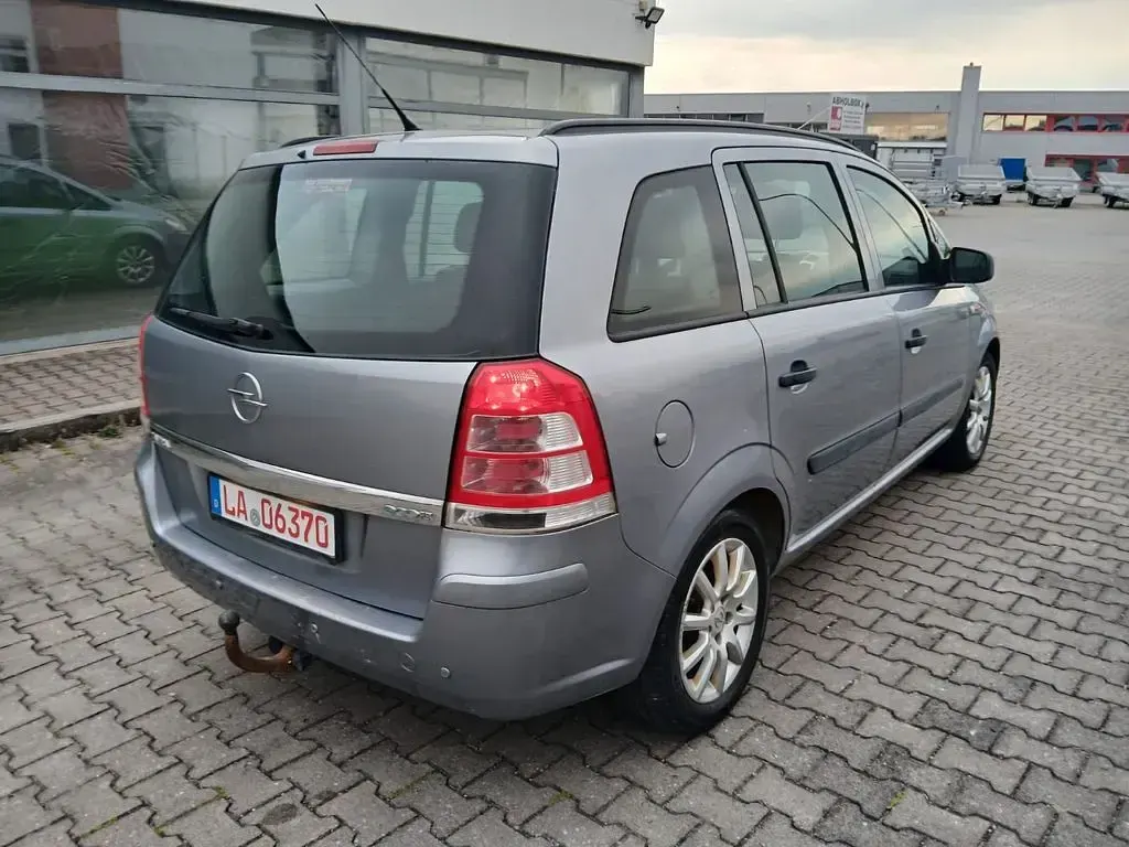Second-hand Opel Zafira Selection 116 CP (85 kW) 2009 Argintiu Monovolum