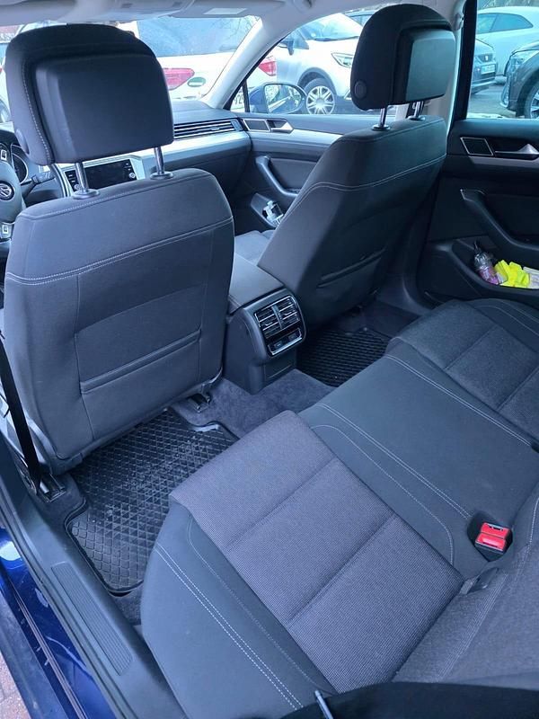 Gebraucht VW Passat 150 PS (110 kW) 2018 Blau Kombi