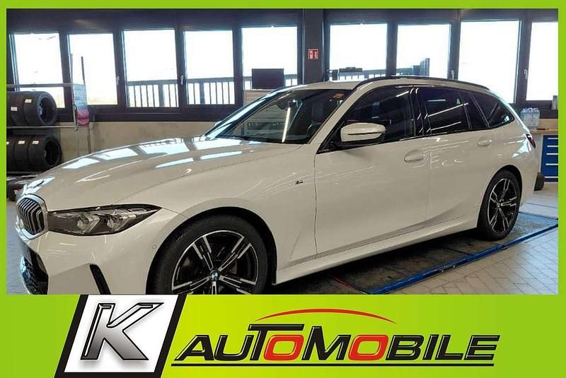Weiss Gebraucht 2024 BMW 320 M Sport Kombi | 38.680 € (Guter Preis) - Bild 1/4