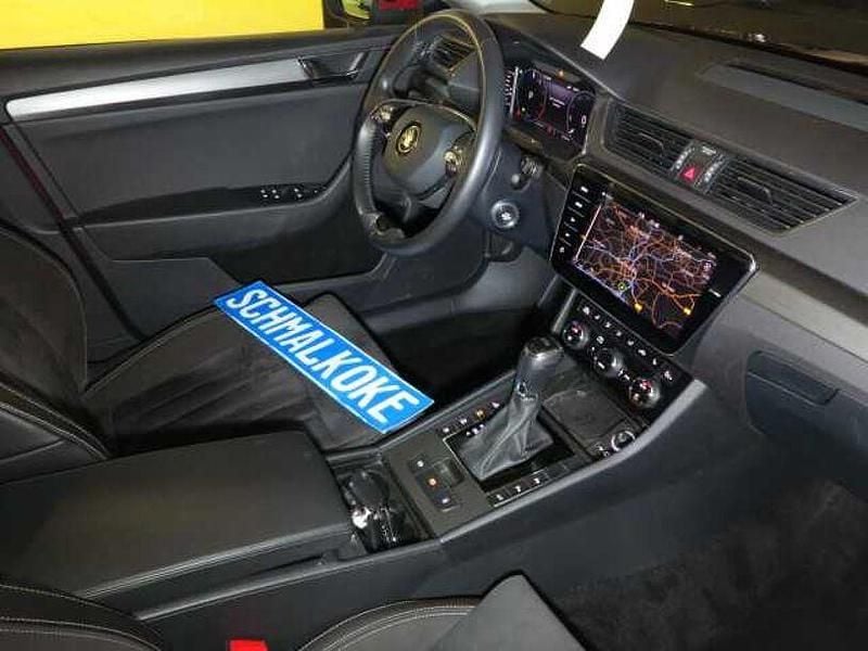 Gebraucht Skoda Superb Style 218 PS (160 kW) 2021 Velvet red Kombi