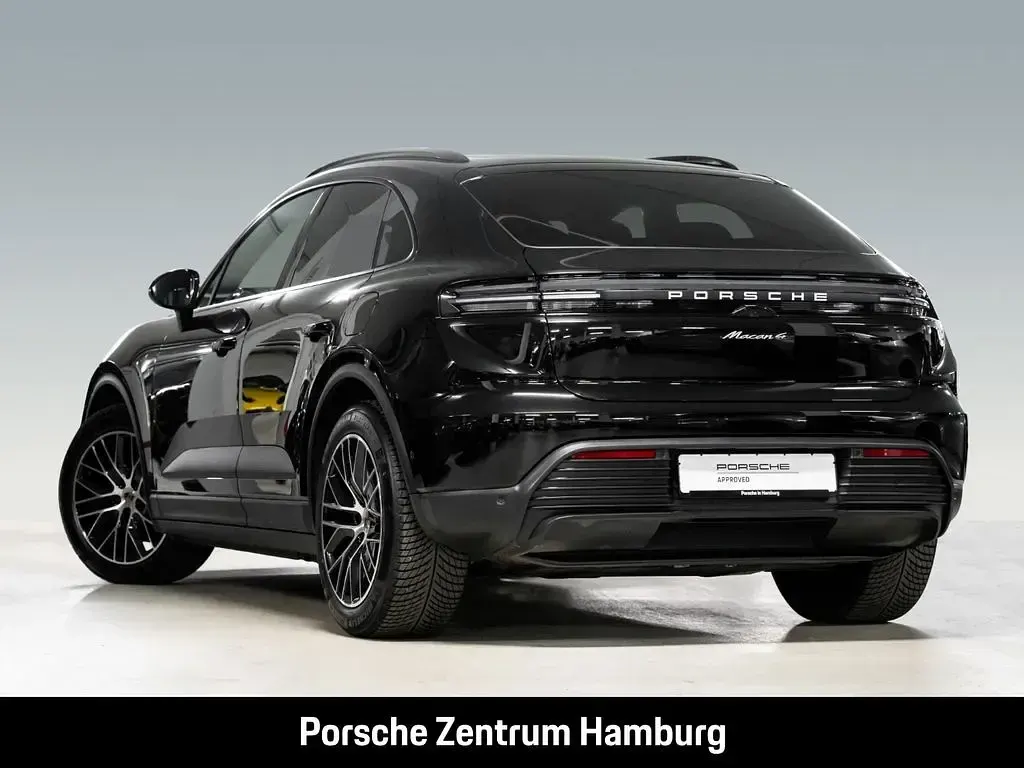 Second-hand Porsche Macan 4 Electric 300 kW (408 CP) 2025 Negru SUV