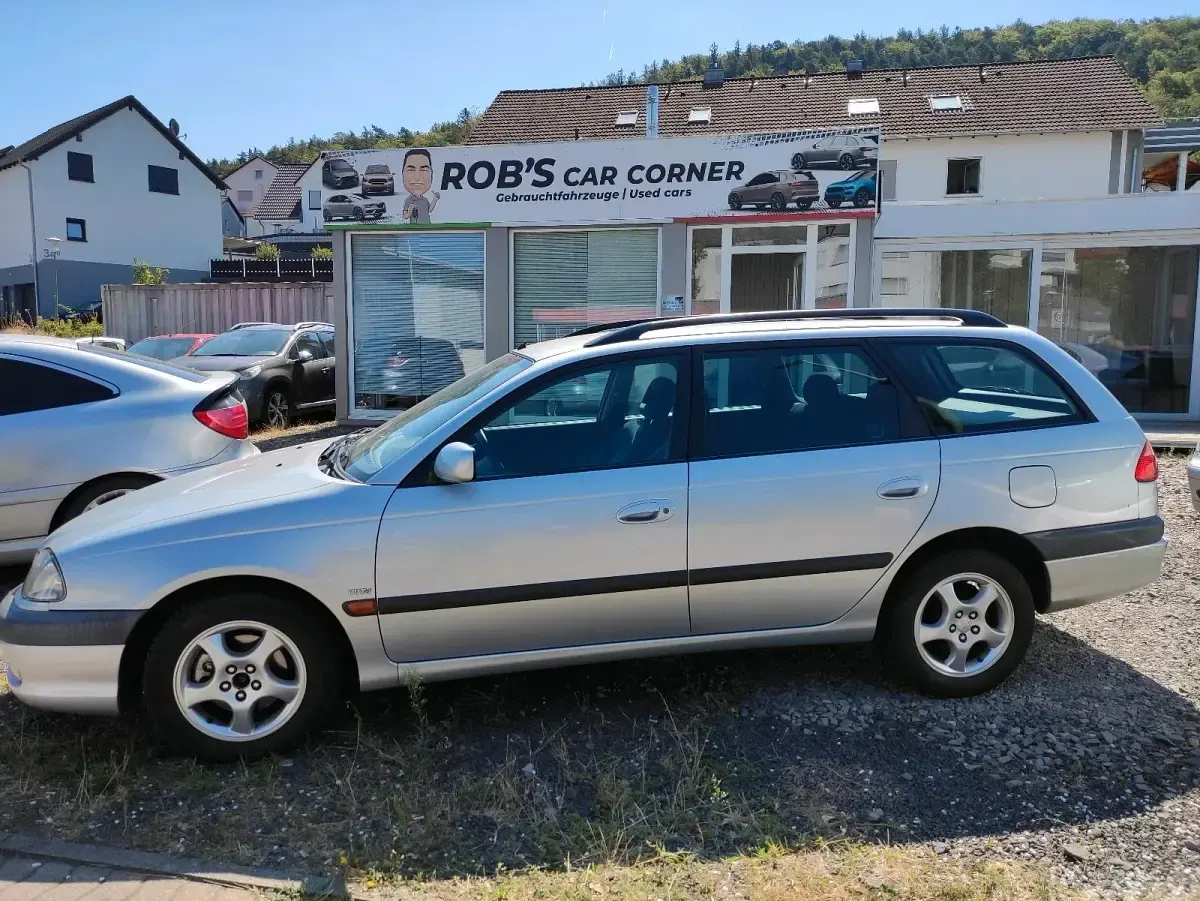 Gebraucht Toyota Avensis 130 PS (95 kW) 2001 Silber Kombi