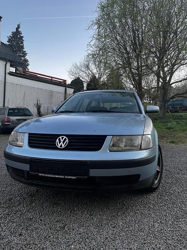 Gebraucht VW Passat 125 PS (91 kW) 1999 Blau Kombi