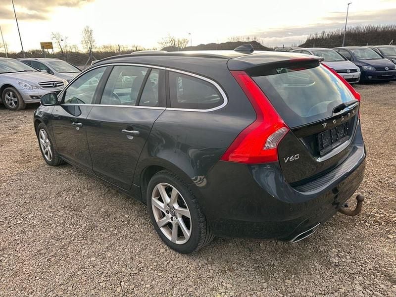 Gebraucht Volvo V60 Momentum 215 PS (158 kW) 2014 Grau Kombi