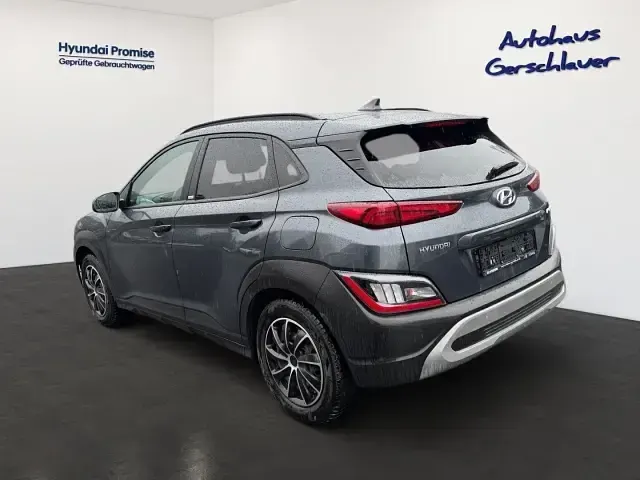 Gebraucht Hyundai Kona Pure 120 PS (88 kW) 2021 Schwarz SUV