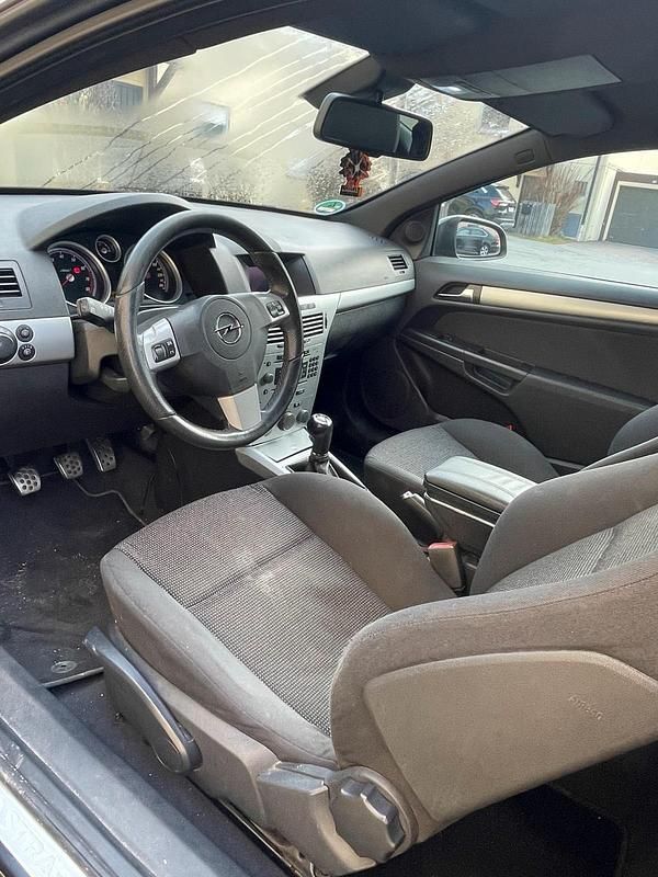 Gebraucht Opel Astra GTC 104 PS (76 kW) 2007 Schwarz Coupé