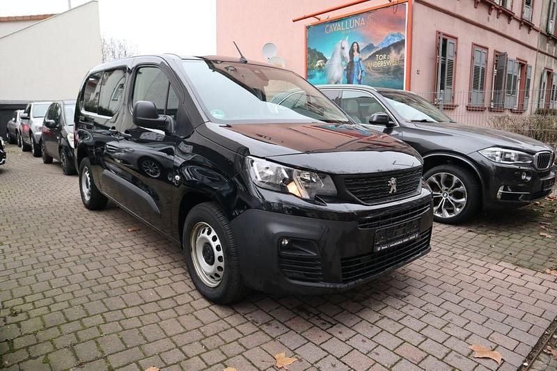 Schwarz Gebraucht 2021 Peugeot Partner Premium Van / Kleinbus | 15.290 € (Guter Preis) - Bild 1/4